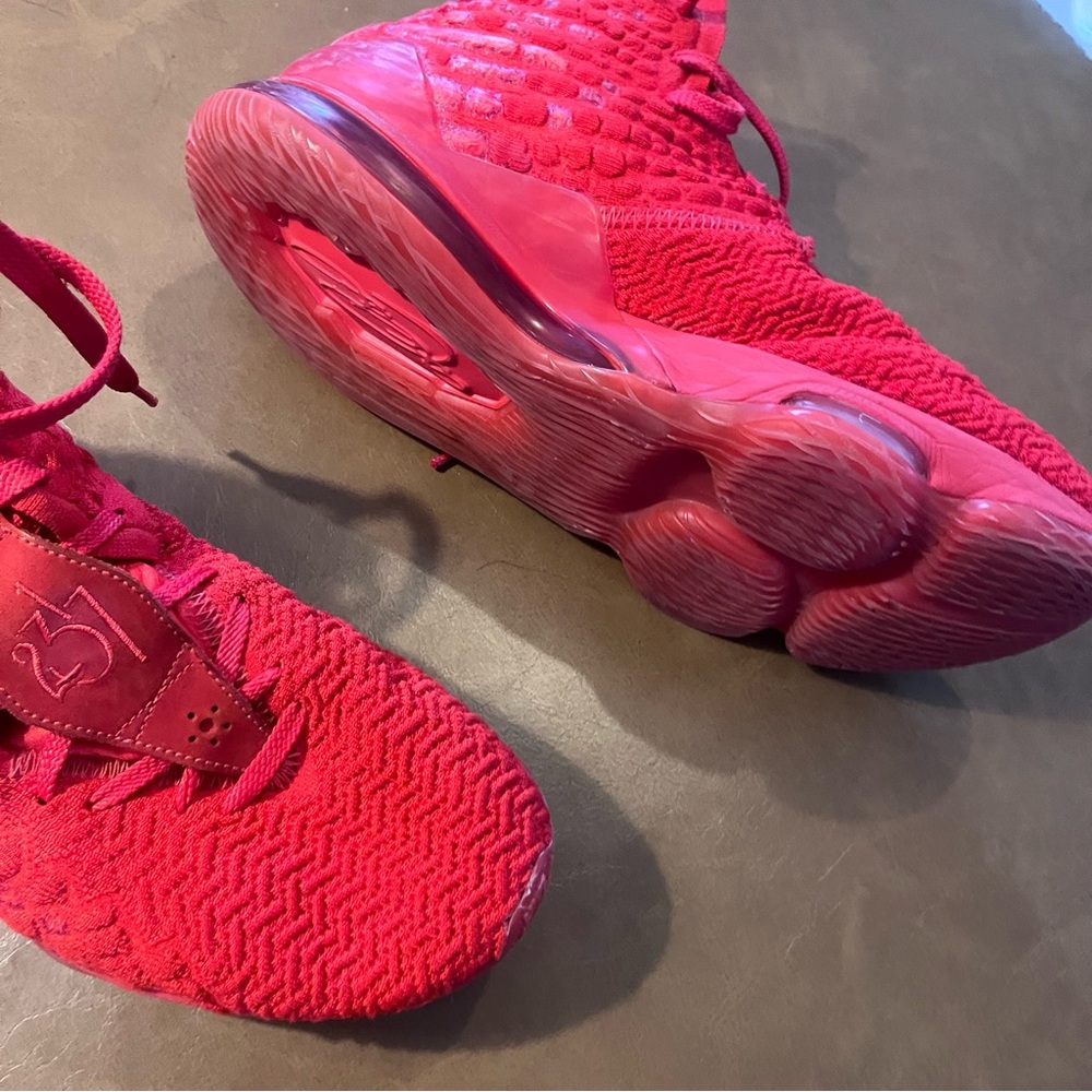 Nike LeBron 17 Red Carpet Baseketball Shoes - Picture 2 of 4